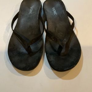 Vionic black sparkle flip flops sz 10
